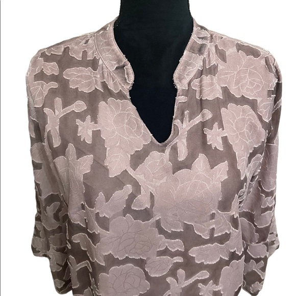 Bellambra nude pink textured burnout pattern 3/4 ruffle sleeve blouse top small - Picture 2 of 10